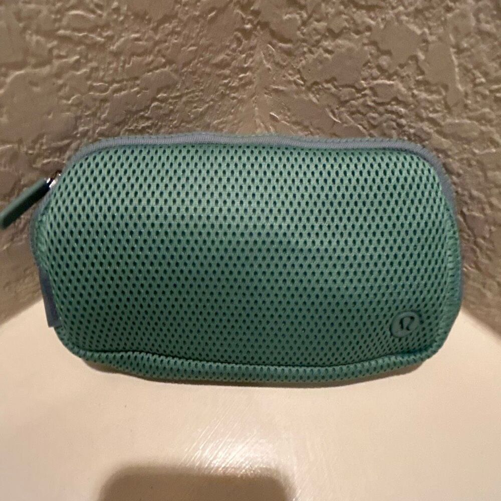 Lululemon Everywhere Belt Bag Knit Mesh Crater Blue Fanny Pack Waist Bag NWT
